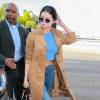 Selena Gomez arrive à l'aéroport de LAX à Los Angeles pour prendre l’avion, le 24 novembre 2015