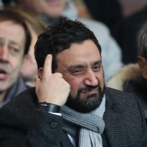 Cyril Hanouna lors du match de Ligue 1 PSG-Lyon lors de la 18e journée au Parc des Princes à Paris, le 13 décembre 2015.