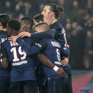 Zlatan Ibrahimovic buteur lors du match de Ligue 1 PSG-Lyon lors de la 18e journée au Parc des Princes à Paris, le 13 décembre 2015.