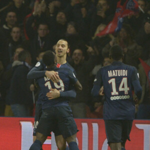 Zlatan Ibrahimovic lors du match de Ligue 1 PSG-Lyon lors de la 18e journée au Parc des Princes à Paris, le 13 décembre 2015.
