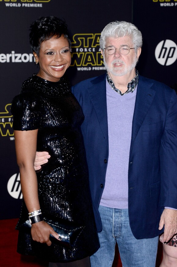 Mellody Hobson et George Lucas - Avant-première du film Star Wars : Le Réveil de la force à Hollywood au Chinese Theater (Los Angeles), le 14 décembre 2015