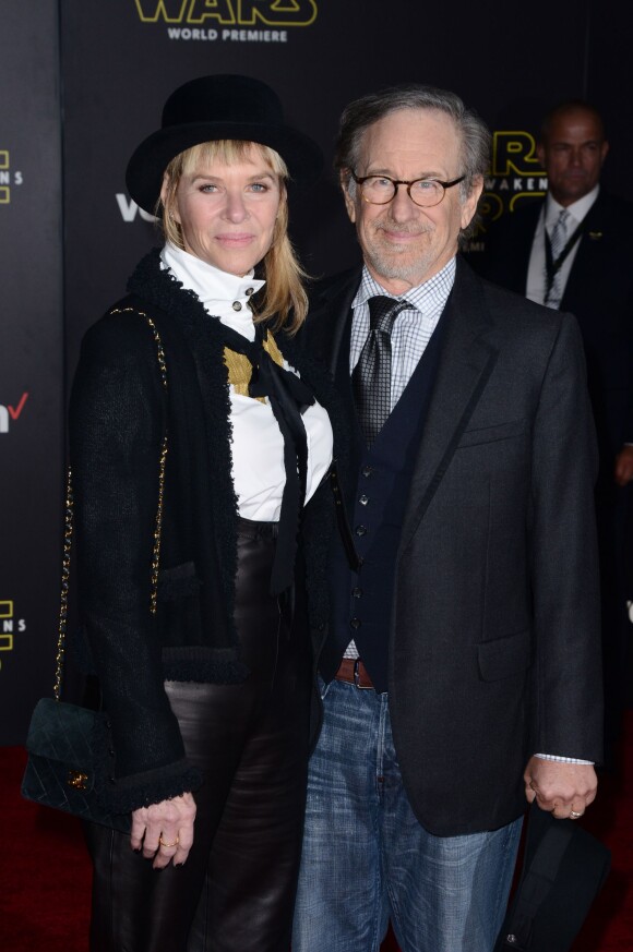 Steven Spielberg et Kate Capshaw - Avant-première du film Star Wars : Le Réveil de la force à Hollywood au Chinese Theater (Los Angeles), le 14 décembre 2015
