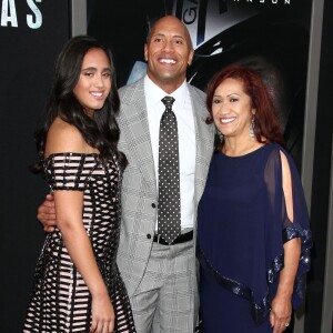 Ata Johnson, Dwayne Johnson et Simone Alexandra Johnson lors de la première du film "San Andreas" le 26 mai 2015 au TCL Chinese Theatre de Hollywood