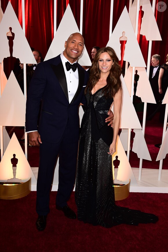 Dwayne Johnson et sa compagne Lauren Hashian lors de la cérémonies des Oscars au Dolby Theatre de Hollywood, le 22 février 2015