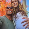 Dwayne Johnson et sa compagne Lauren Hashian, parents d'une petit fille née le 16 décembre 2015 - Photo publiée le 10 novembre 2015