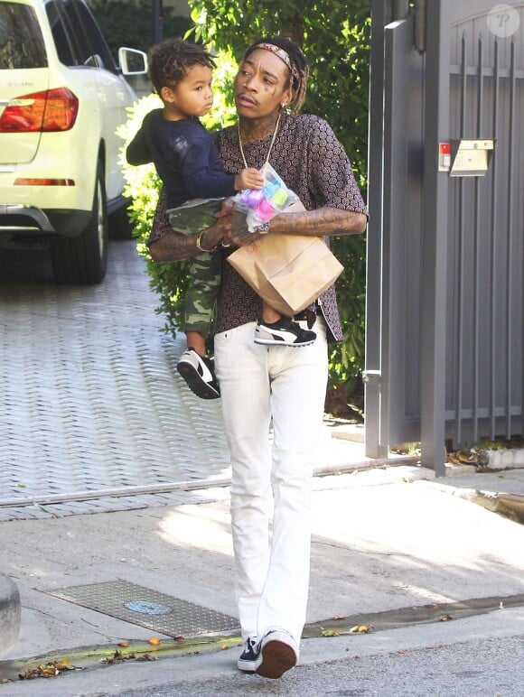 Amber Rose et son mari Wiz Khalifa emmènent leur fils Sebastian jouer au parc à Los Angeles, le 16 décembre 2015