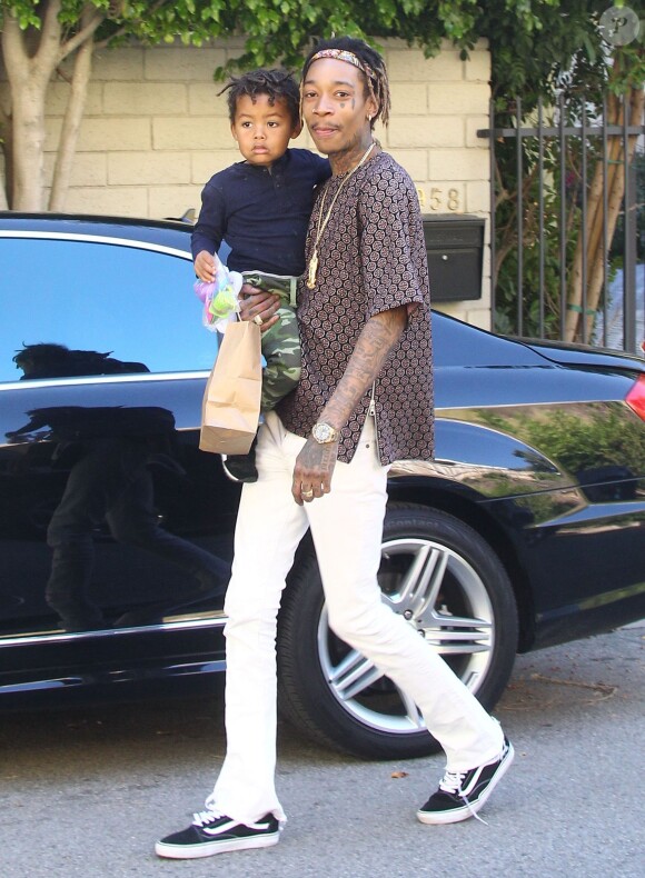 Amber Rose et son mari Wiz Khalifa emmènent leur fils Sebastian jouer au parc à Los Angeles, le 16 décembre 2015