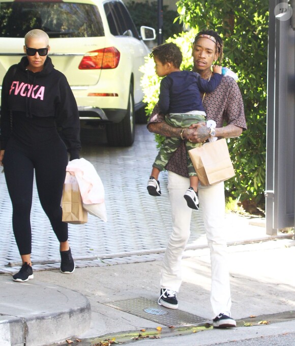 Amber Rose et son mari Wiz Khalifa emmènent leur fils Sebastian jouer au parc à Los Angeles, le 16 décembre 2015
