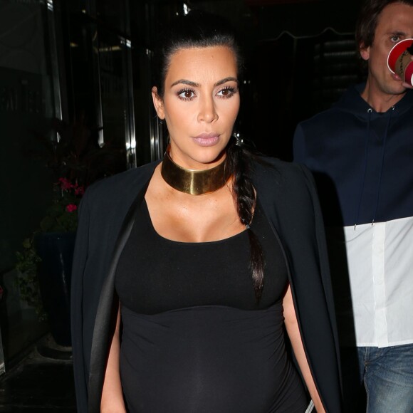 Kim Kardashian enceinte est allée diner au restaurant ‘Chin Chin' avec son ami Jonathan Cheban à Studio City, le 9 novembre 2015