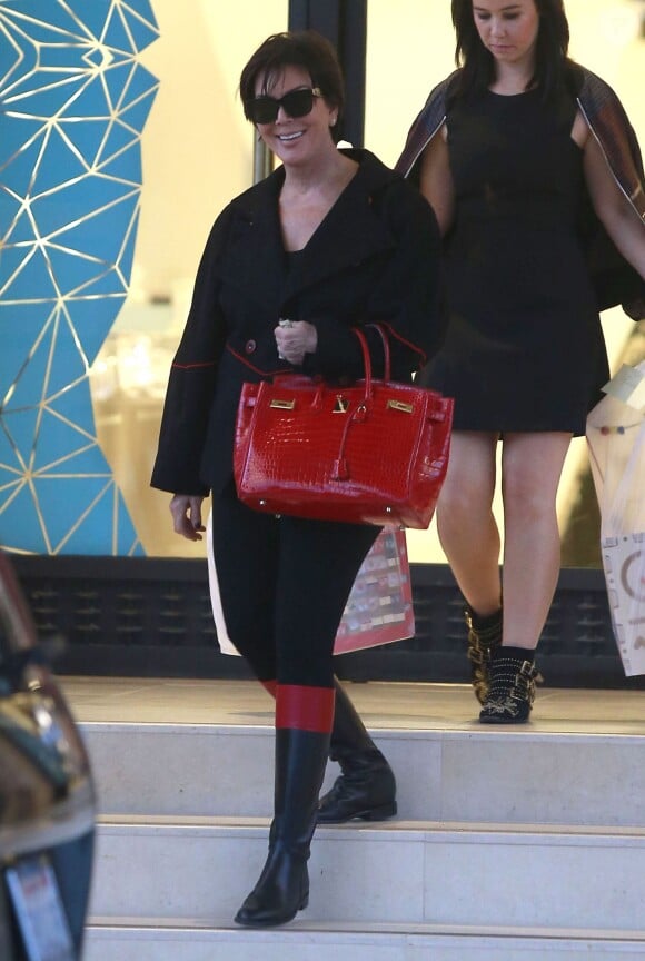 Kris Jenner fait du shopping chez Barneys New York à Beverly Hills, le 10 décembre 2015.