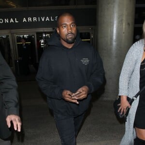 Kanye West arrive à l'aéroport de LAX à Los Angeles, le 14 novembre 2015