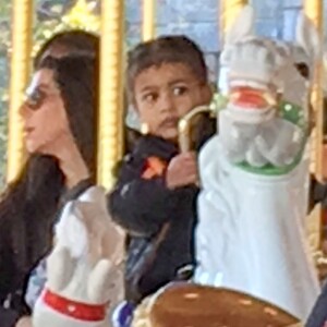 Kourtney Kardashian, North West - La famille Kardashian passe la journée à Disneyland à Anaheim, le 14 décembre 2015