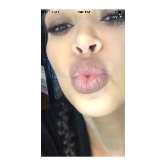 Le 16 décembre 2015, Kim Kardashian a posté la première vidéo d'elle depuis la naissance de son deuxième enfant sur son site officiel.