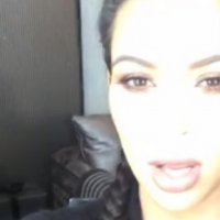 Kim Kardashian, première apparition depuis bébé : "Mes seins ont l'air énormes"