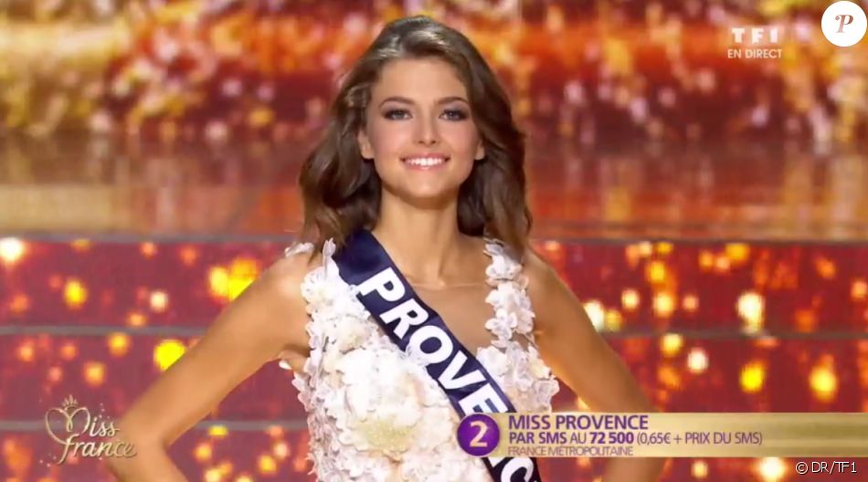 Miss Provence Les 12 finalistes défilent, lors de l'élection Miss