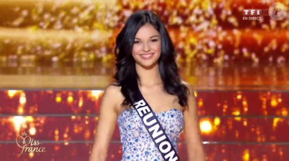 Miss Réunion - Les 12 finalistes défilent, lors de l'élection Miss France 2016 le samedi 19 décembre 2015 sur TF1