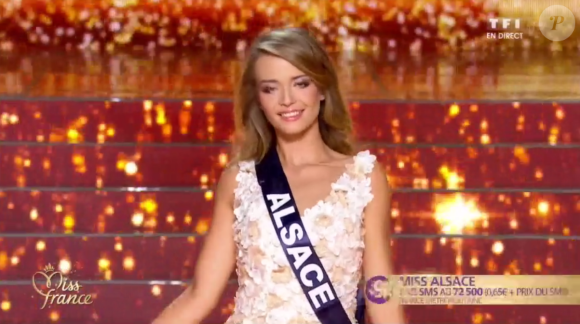 Miss Alsace - Les 12 finalistes défilent, lors de l'élection Miss France 2016 le samedi 19 décembre 2015 sur TF1