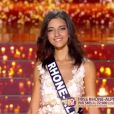 Miss Rhône-Alpes - Les 12 finalistes défilent, lors de l'élection Miss France 2016 le samedi 19 décembre 2015 sur TF1