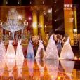 Les 12 finalistes défilent, lors de l'élection Miss France 2016 le samedi 19 décembre 2015 sur TF1