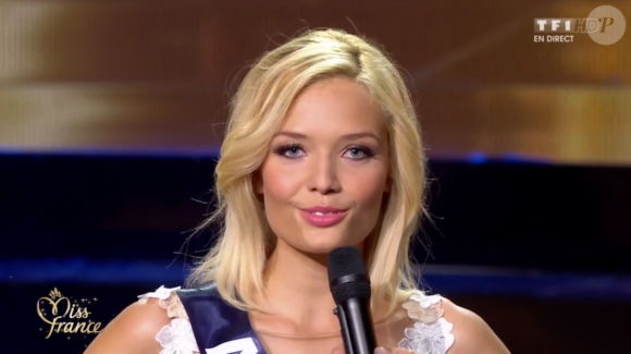 Miss Aquitaine - Les 12 finalistes se présentent, lors de l'élection Miss France 2016 le samedi 19 décembre 2015 sur TF1