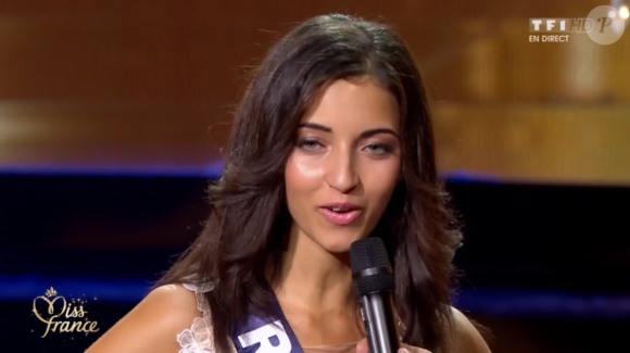 Miss Rhône-Alpes - Les 12 finalistes se présentent, lors de l'élection Miss France 2016 le samedi 19 décembre 2015 sur TF1