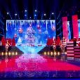 Les 12 finalistes défilent en Mère Noël sexy, lors de l'élection Miss France 2016 le samedi 19 décembre 2015 sur TF1