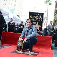 Quentin Tarantino, fier étoilé, célébré par sa chérie et quelques "Salopards"