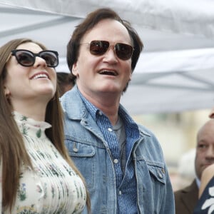 Quentin Tarantino et sa compagne Courtney Hoffman - Quentin Tarantino reçoit son étoile sur le Walk of Fame à Hollywood le 21 décembre 2015.