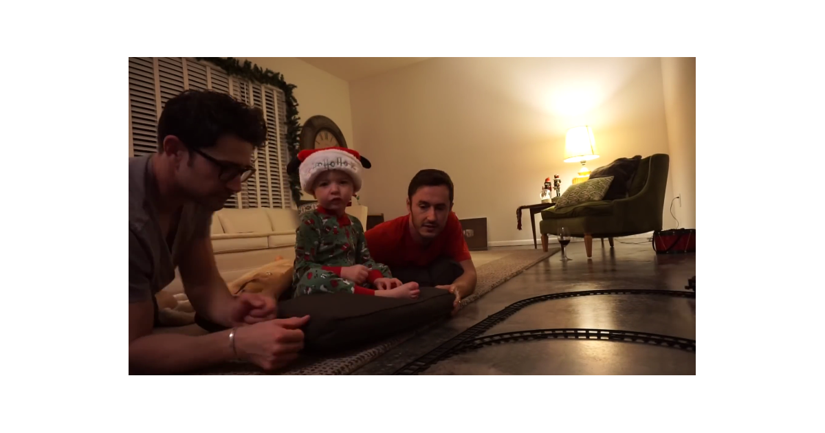 Matt Dallas, son mari Blue Hamilton et leur fils adoptif Crow / Image