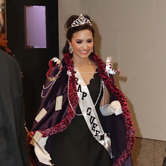 Demi Lovato, déguisée en "Trap Queen", sort des studios MTV à New York. Le 26 octobre 2015 © CPA / Bestimage