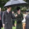 Le prince William et Kate Middleton, duc et duchesse de Cambridge, sur le chemin de l'église St Mary Magdalene le 25 décembre 2015 à Sandringham, à l'occasion de la messe de Noël.