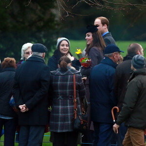 Le prince William et Kate Middleton après la messe dominicale en l'église St. Mary Magdalene à Sandringham le 28 décembre 2015