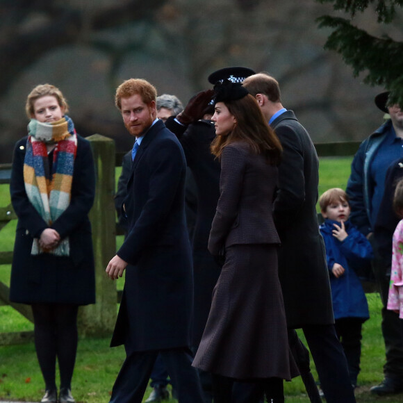 Le prince Harry, le prince William et Kate Middleton après la messe dominicale en l'église St. Mary Magdalene à Sandringham le 28 décembre 2015