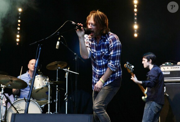 Thom Yorke, leader du groupe Radiohead, sur scène en solo au festival de Glastonbury le 24 juin 2011.