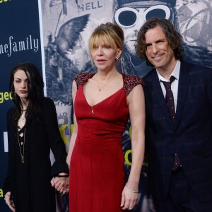 Le réalisateur Brett Morgen, Courtney Love et sa fille Frances Bean Cobain assistent à la première du film "Kurt Cobain: Montage of Heck" à Hollywood. Le 21 avril 2015.