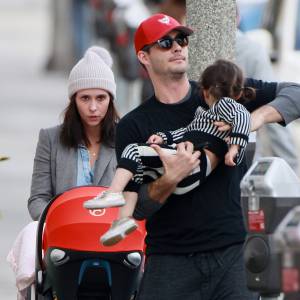 Exclusif - Jennifer Love Hewitt est allée déjeuner avec son mari Brian Hallisay et leurs enfants Autumn et Atticus à Los Angeles, le 28 décembre 2015.