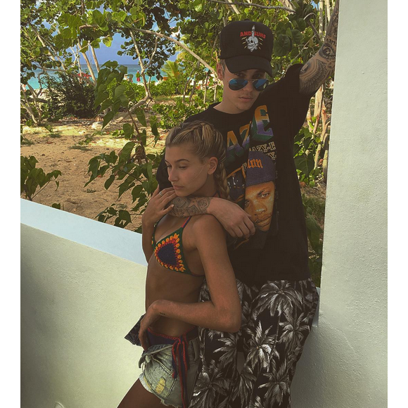 Justin Bieber, très proche de Hailey Baldwin, lors de leurs vacances à St-Barthélémy, en décembre 2015.