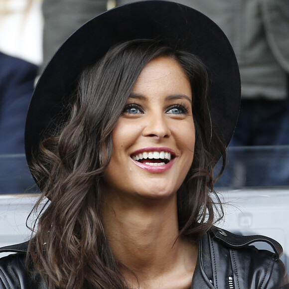 Malika Ménard - People au match PSG-Lille lors de la 34e journée au Parc des Princes à Paris, le 25 avril 2015.