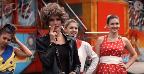 Katarina, l'épouse de Peter Sagan, joue Olivia Newton-John dans un remake très personnel du long métrage Grease