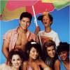 Mark-Paul Gosselaar, Tiffani Thiessen, Dustin Diamond, Mario López, Elizabeth Berkley, Lark Voorhies, Dennis Haskins de Sauvés par le gong