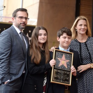 Steve Carell honoré en famille sur le Hollywood Walk of Fame le 6 janvier 2016.