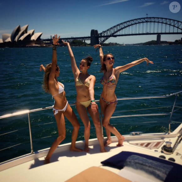 Pauline Ducruet en vacances en Australie, dans la rade de Sydney avec ses deux meilleures amies. Photo postée sur son compte Instagram le 31 décembre 2015.