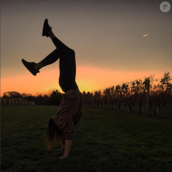 Pauline Ducruet avec ses Yeezy Season 1 dans les vignobles des Hamptons. Photo postée sur son compte Instagram en novembre 2015.