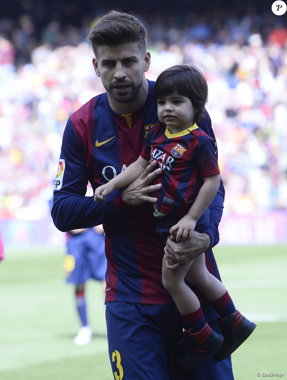Shakira, avec ses enfants Milan (2 ans) et Sasha (3 mois), et sa belle