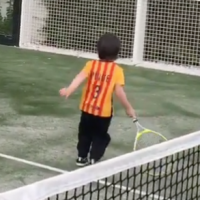 Shakira : Son adorable Milan fait ses débuts au tennis avec papa Gerard Piqué