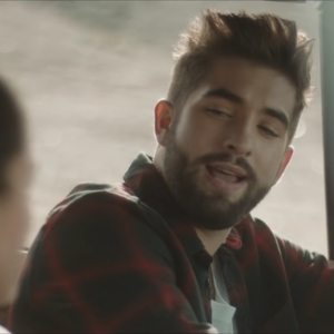 Kendji Girac, dans le clip du single No Me Mirès Màs.