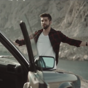 Kendji Girac, dans le clip du single No Me Mirès Màs.