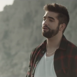 Kendji Girac, dans le clip du single No Me Mirès Màs.