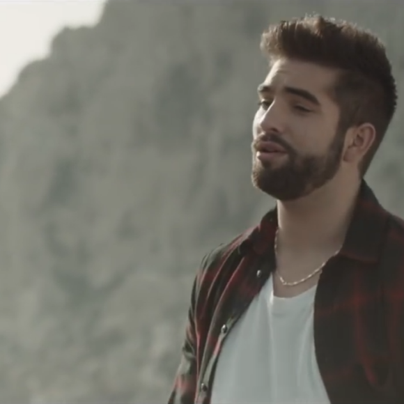 Kendji Girac, dans le clip du single No Me Mirès Màs.