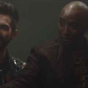 Kendji Girac et Soprano dans le clip du single No Me Mirès Màs.